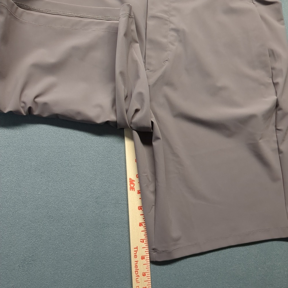 Sun Day Red Shorts Mens 36 Taupe Endless Stretch Tiger Woods Golf Performance - Picture 13 of 14